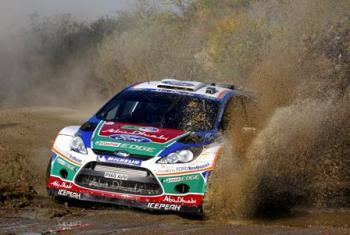 Hirvonen Ford Fiesta WRC splash.jpg